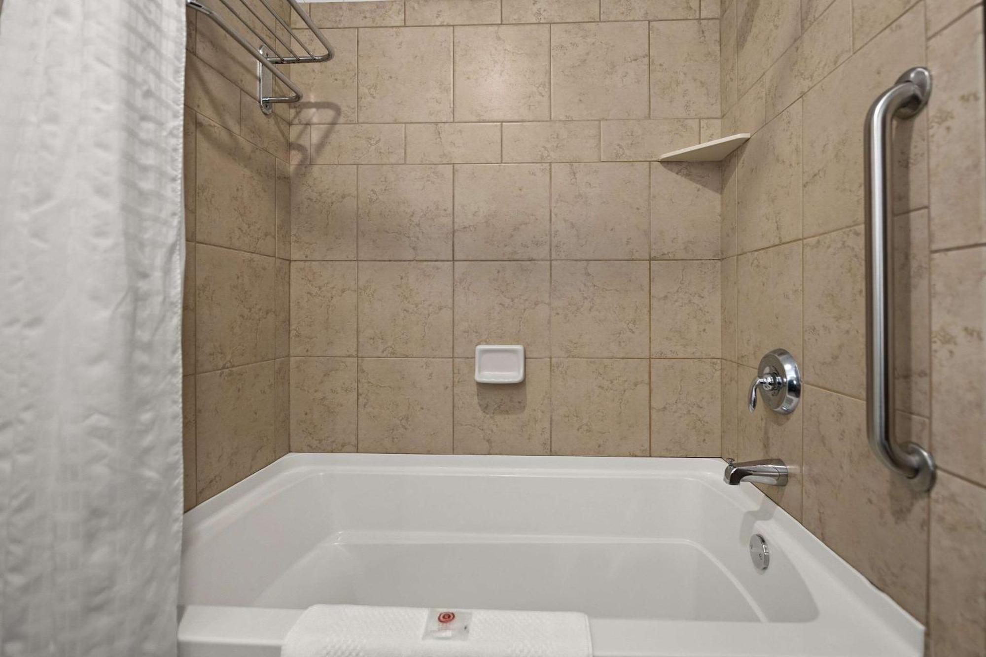 Comfort Suites Hudson I-94 Екстер'єр фото